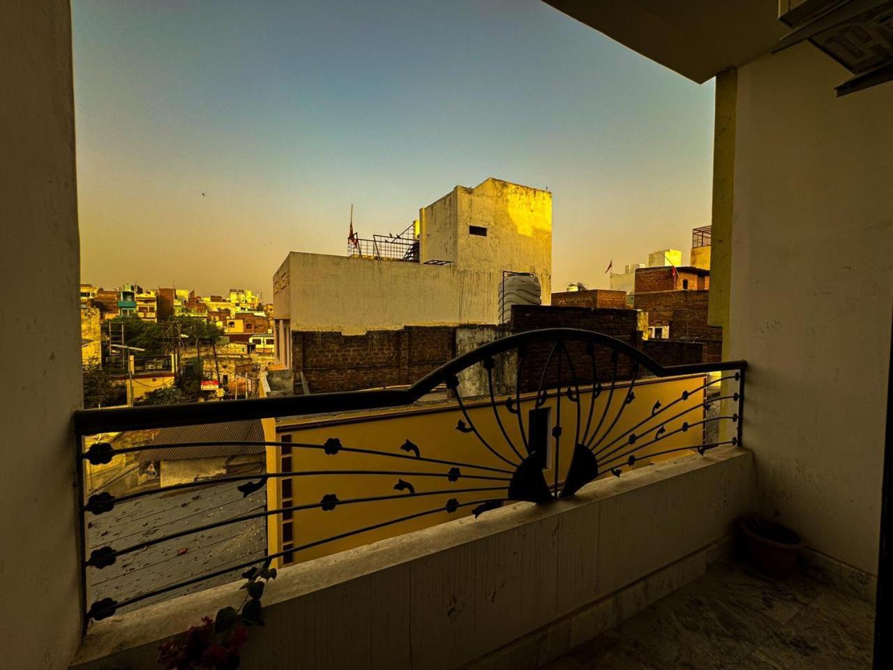 El Profesor Varanasi Exterior photo