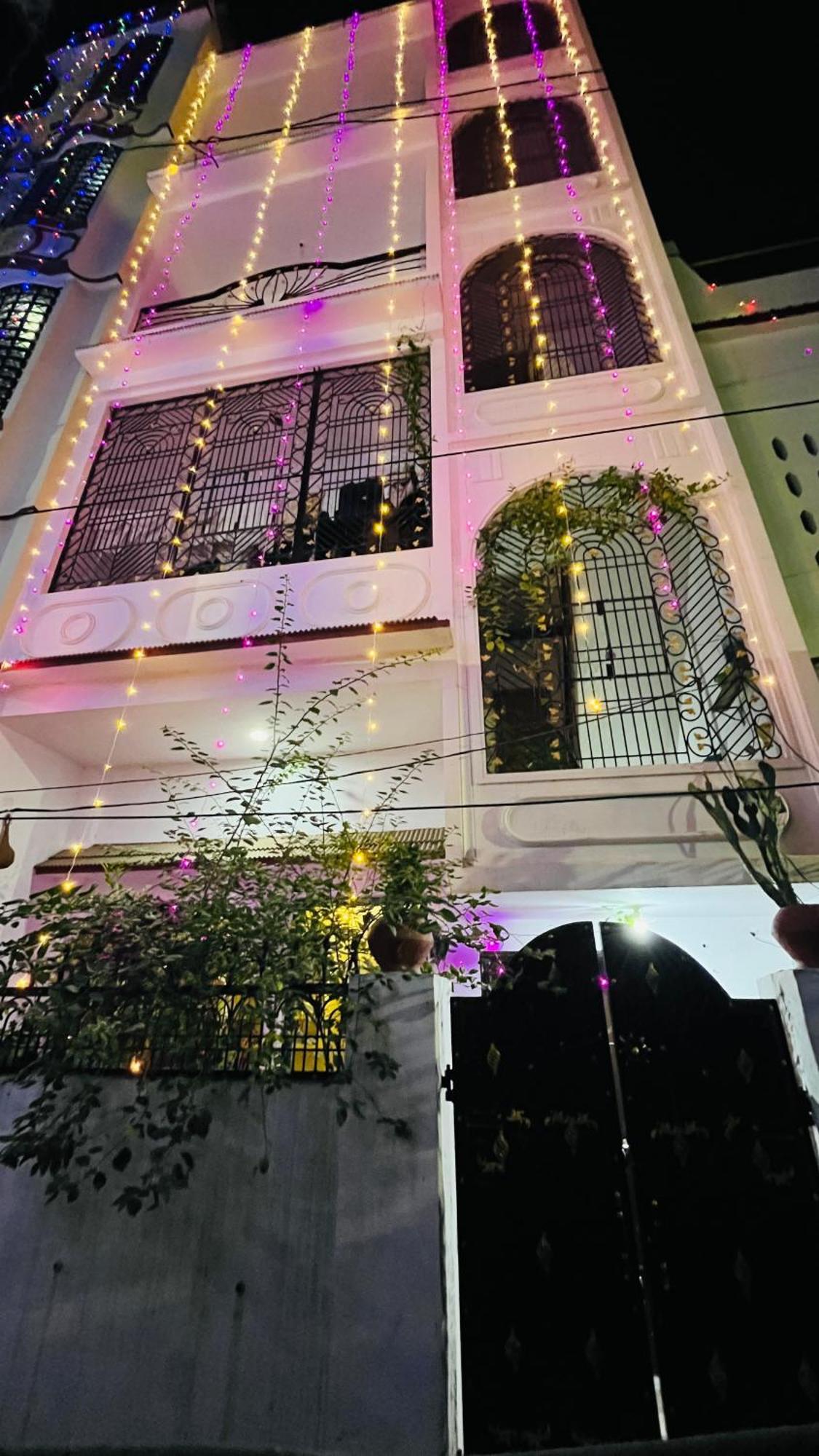 El Profesor Varanasi Exterior photo